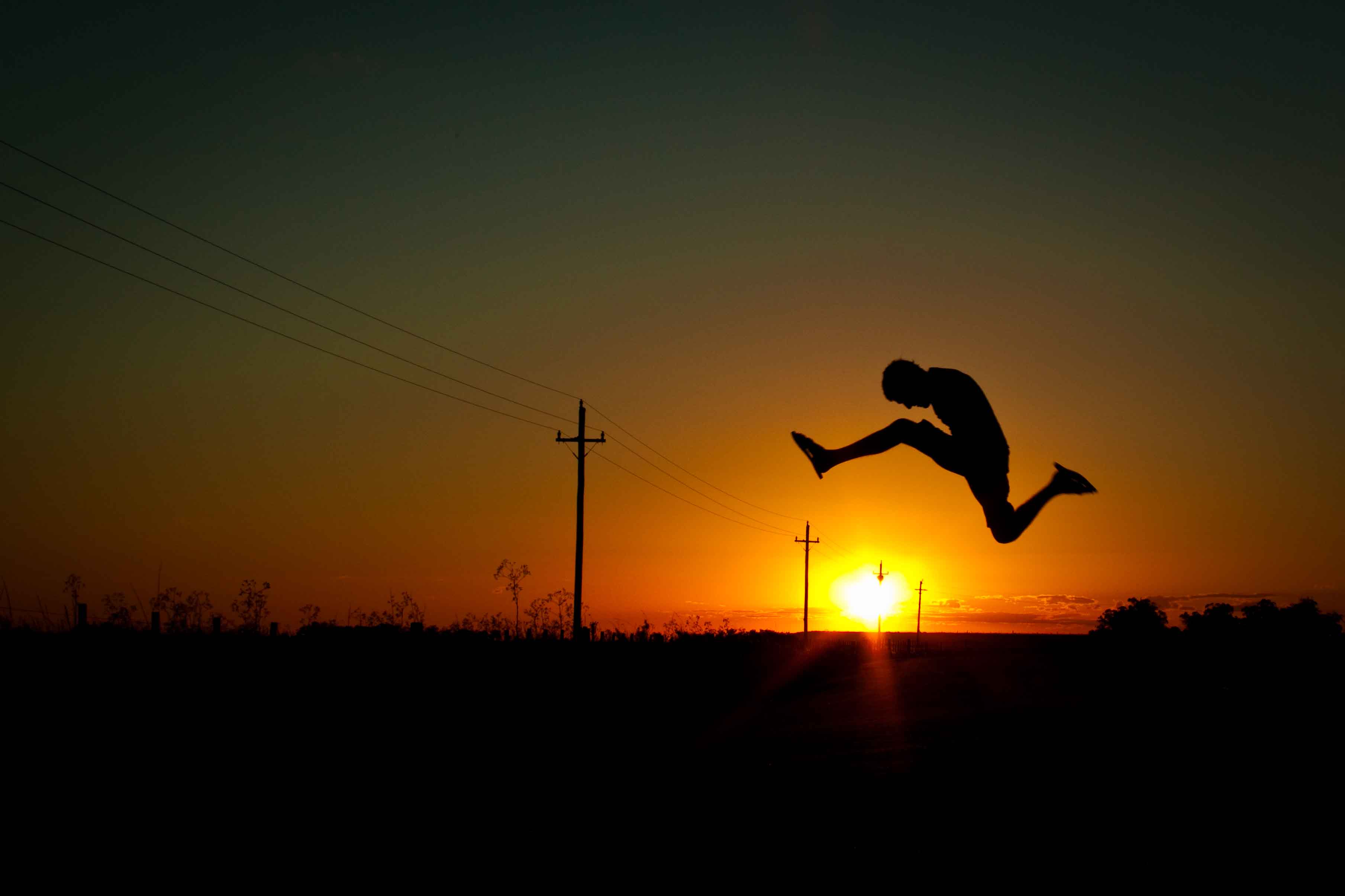Leaping_over_the_sun_-_Flickr_-_aramolara